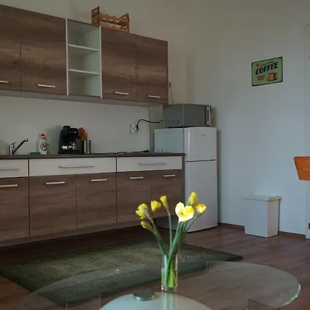 Arnie Apartman