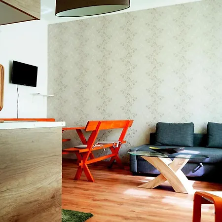 Arnie Apartman