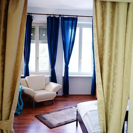 Arnie Apartman *